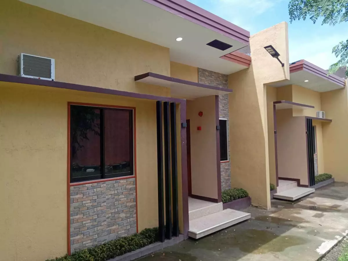 For Sale: 8BR Apartment in Balabag East, Valencia — 402 sqm