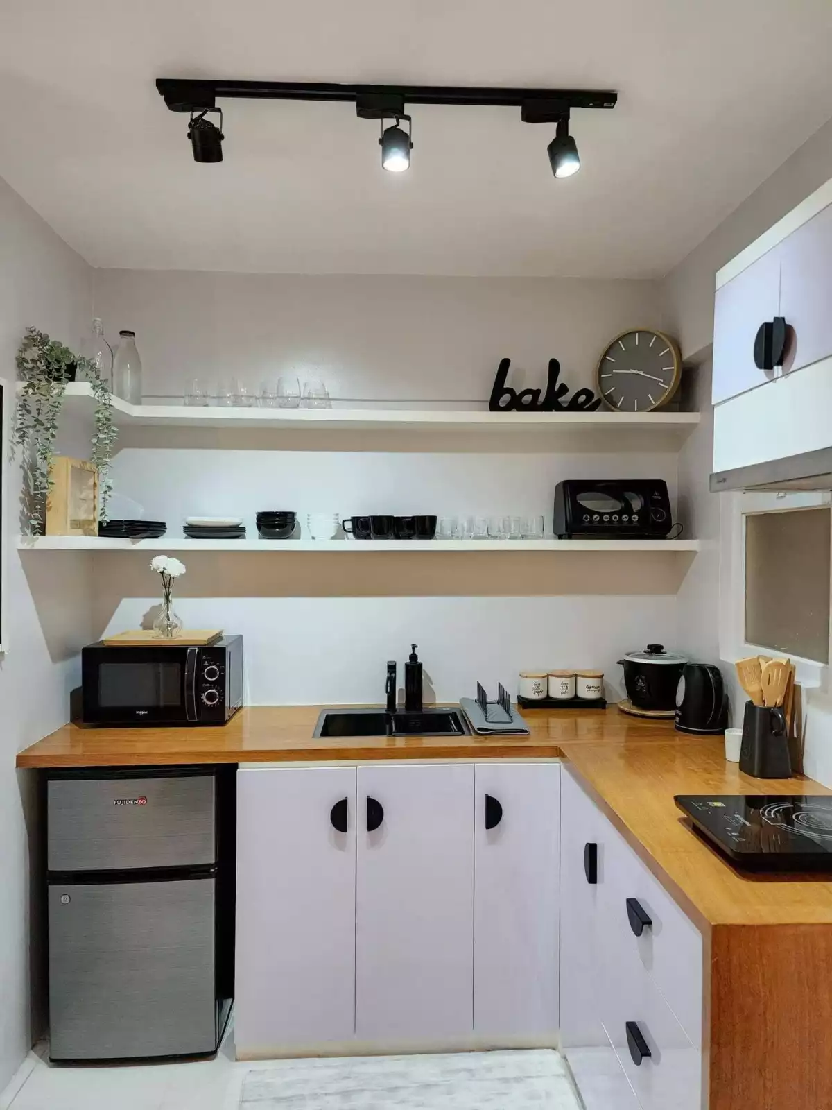 For Sale: 2BR Condo in Fort Bonifacio, Taguig City — 36 sqm — 2 Bedrooms in Taguig City, Metro Manila, 1634 — Photo 2