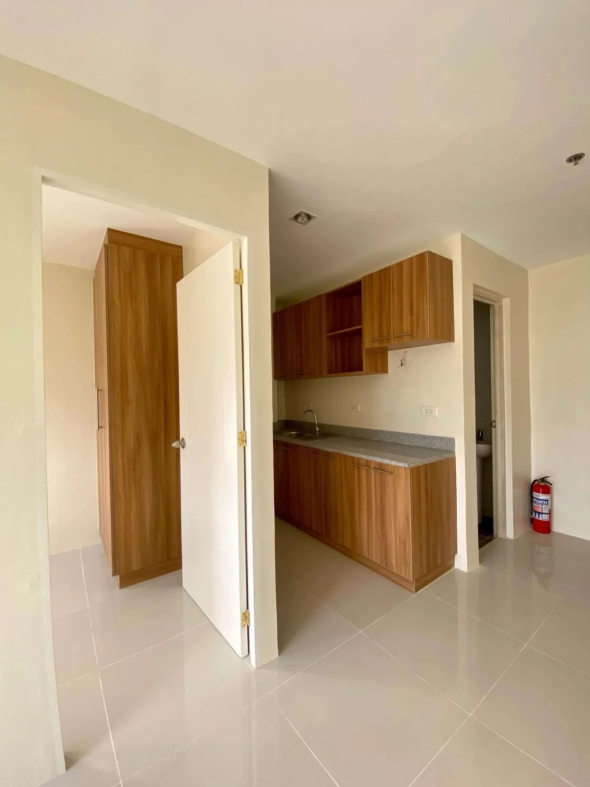 For Assume: SEMI FURNISHED 1 BEDROOM UNIT AT THE MIDPOINT — 1 Bedroom in A.S. Fortuna St., Banilad — Photo 6