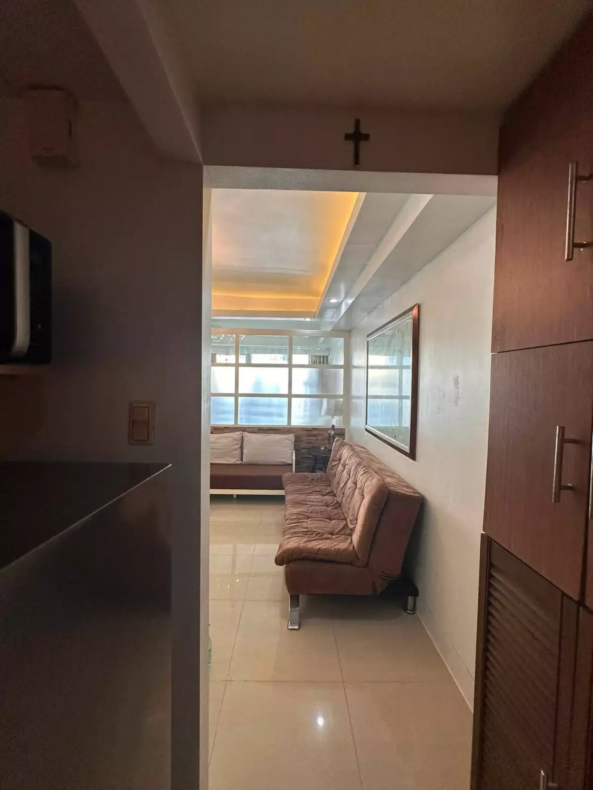 For Lease: 1BR Corner Unit with Balcony in Makati CBD Fully Furnished — 1 Bedroom in San Lorenzo, Makati City, Metro Manila — Photo 4