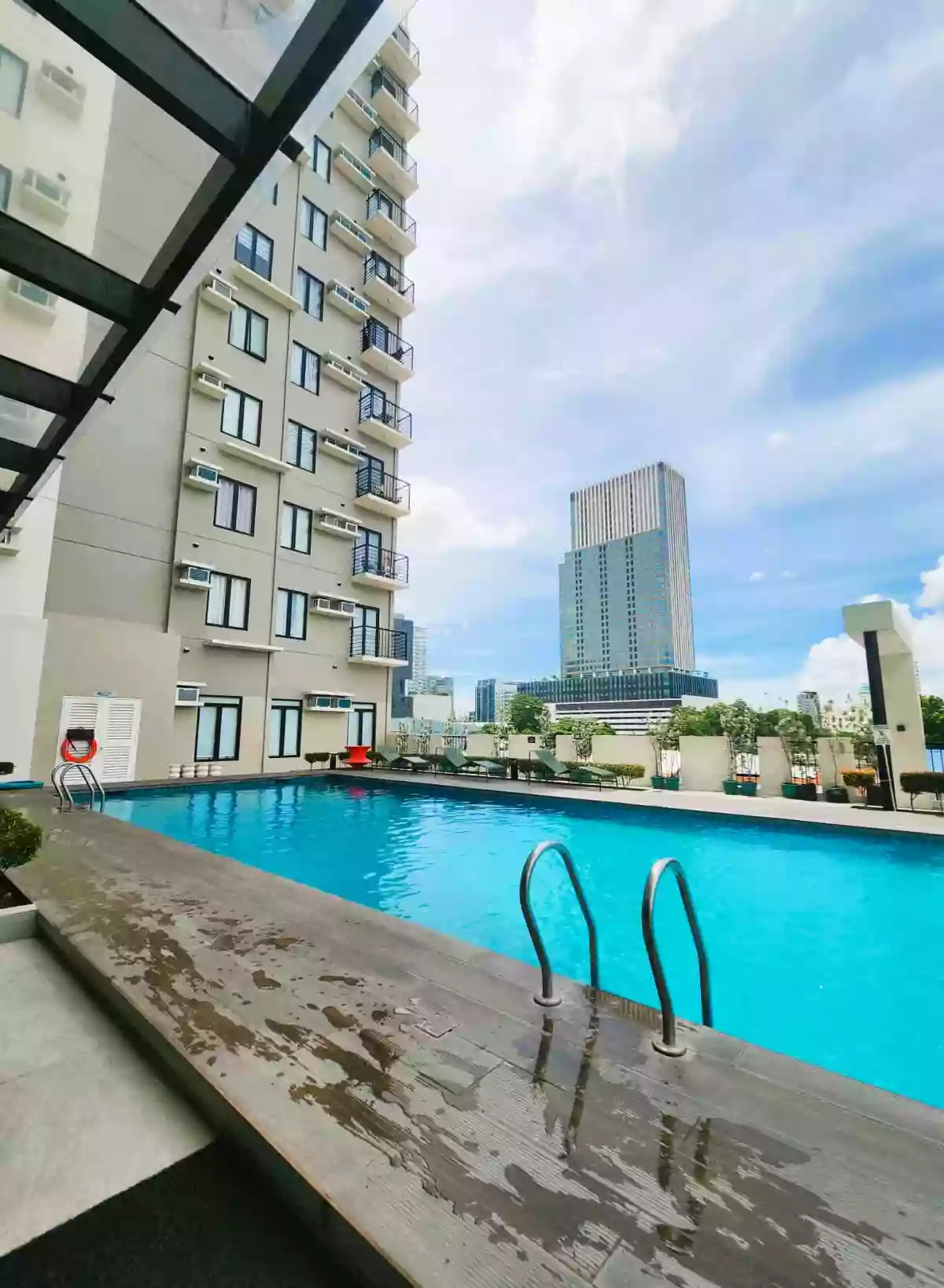 For Rent: 1BR Condo Near CATS, Cebu City — Balcony — 1 Bedroom in Lahug, Cebu City, Cebu — Photo 5