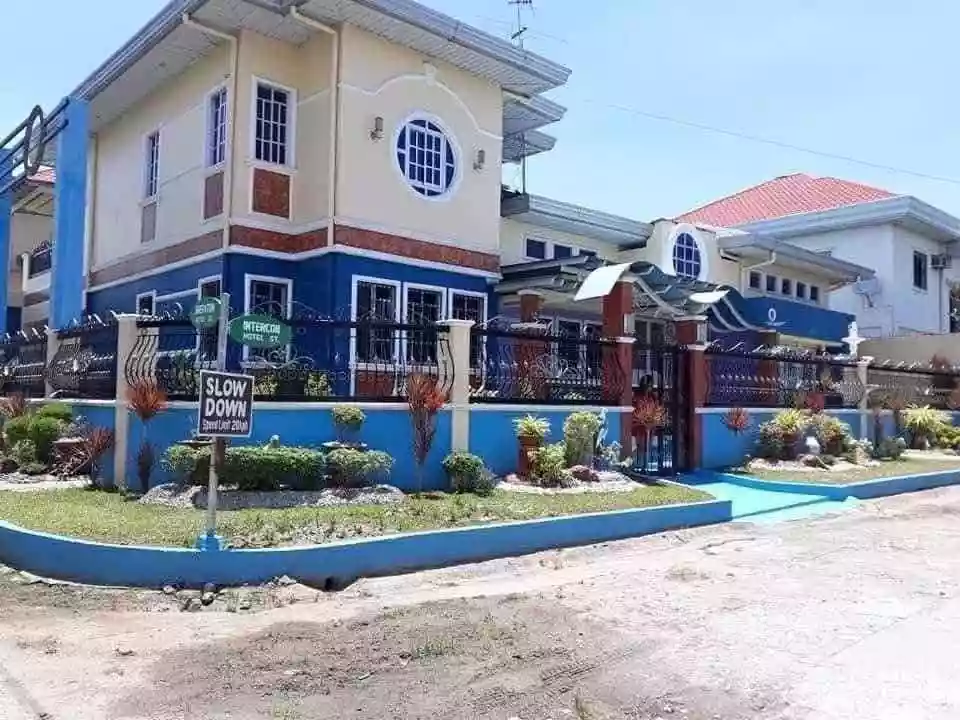 ELEGANT HOUSE AND LOT FOR SALE.