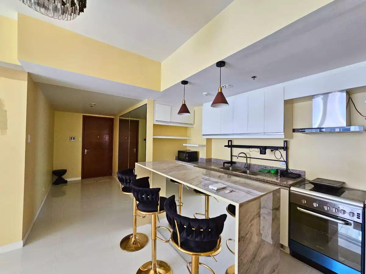 For Assume: 3BR Condo with Ballcony & Parking in Lahug, Cebu City — Marco Polo Residences Tower 4 — 3 Bedrooms in Lahug, Cebu City, Cebu — Photo 6