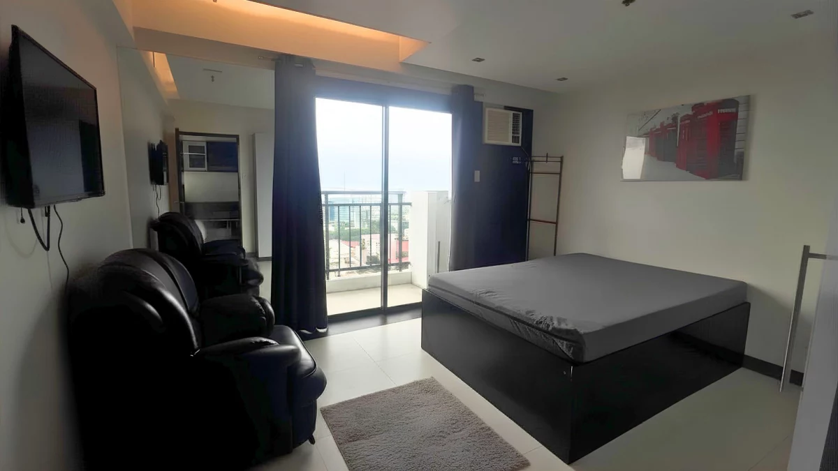 For Sale: Fully furnished 1BR Condo with Balcony in Cebu City — 42 sqm — 1 Bedroom in Cebu City, Cebu, 6000 — Photo 4