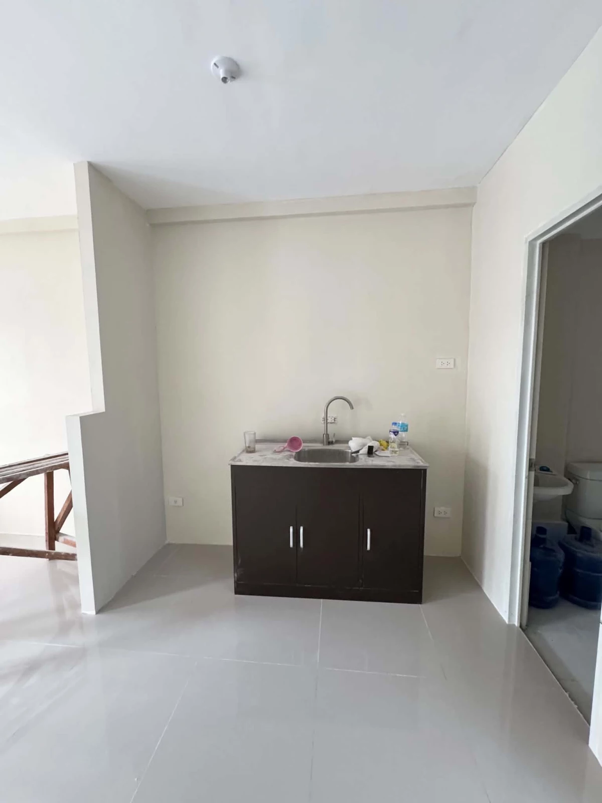 TWO-BEDROOM TOWNHOUSE UNIT FOR ASSUME AT AZUMI RESIDENCES PHASE 2, DUMAGUETE CITY — Townhouse in Lot 10, Azumi Residences Phase 2, Batinguel — Photo 2