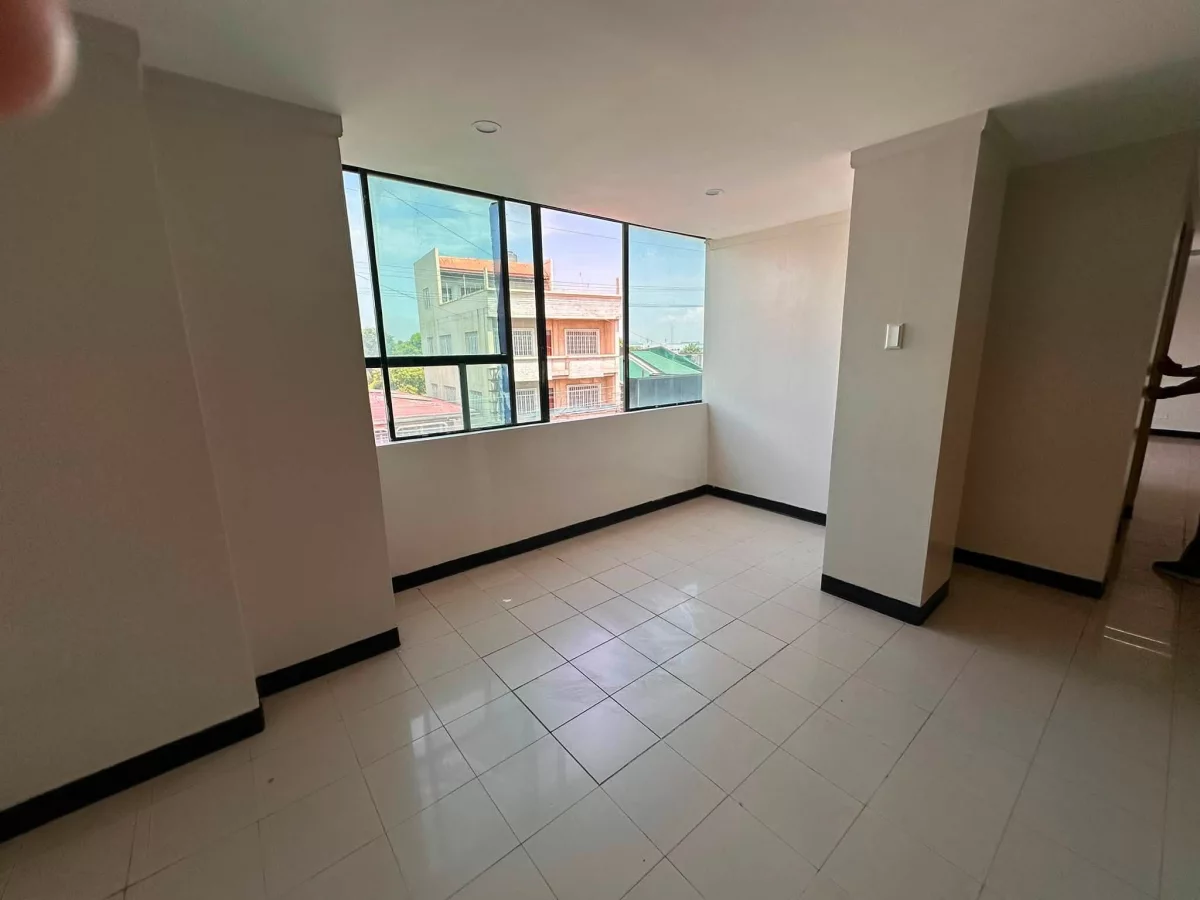 For Lease: 185sqm Office Space Baliuag Bulacan with Parking — Office in Bagong Nayon, Baliuag, Bulacan — Photo 4
