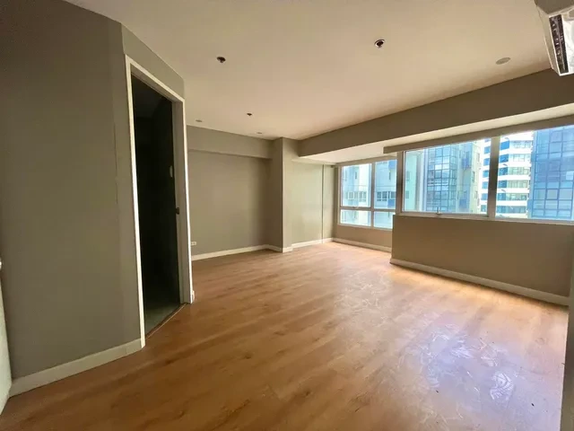 For Sale: 3BR Condo in Fort Bonifacio, Taguig City — 90 sqm — 3 Bedrooms in Taguig City, Metro Manila, 1634 — Photo 4