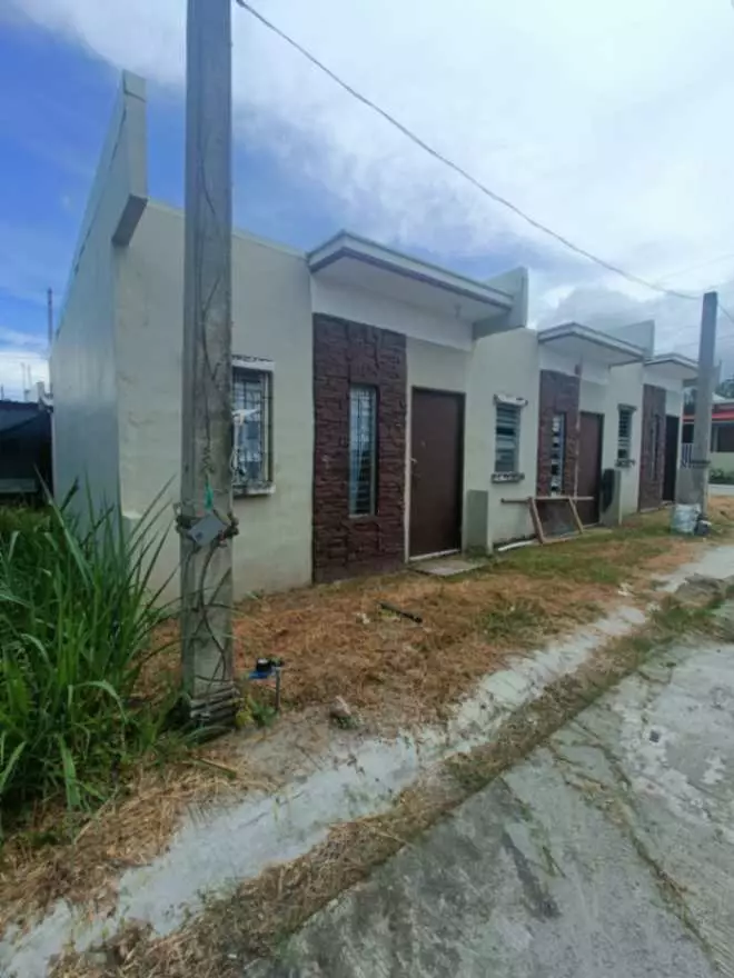 FOR SALE: 2 CORNER UNITS RAWHOUSE IN CANTIL-E DUMAGUETE CITY WITH EXTRA LOT - photo 2