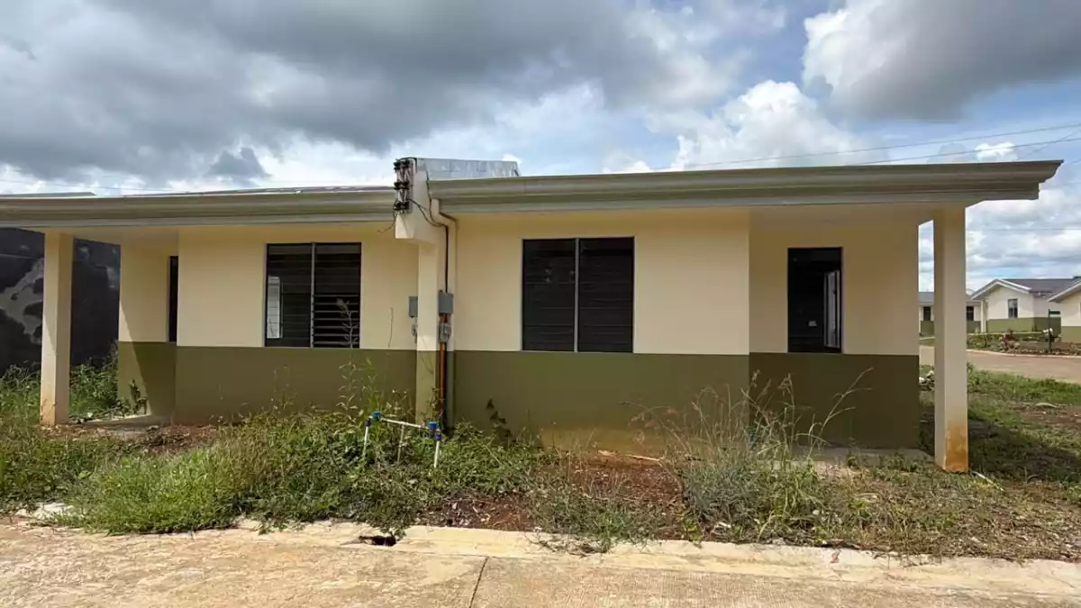 🏡 AFFORDABLE SINGLE ATTACHED CORNER UNIT – FOR ASSUME! 🏡 — House and Lot in Manolo Fortich, Bukidnon, 8703 — Photo 2