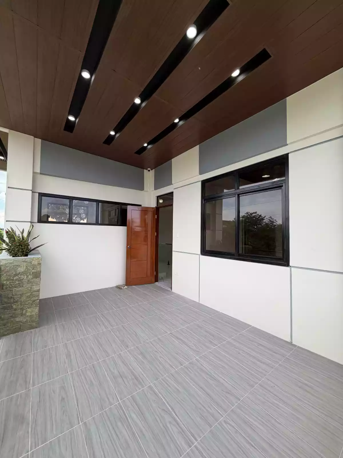 Open photo 12 of 14 — FOR SALE! 5BEDROOM MODERN BRAND NEW - FRONT OF STA LUCIA MALL AND DAVAO INTERNATIONAL AIRPORT