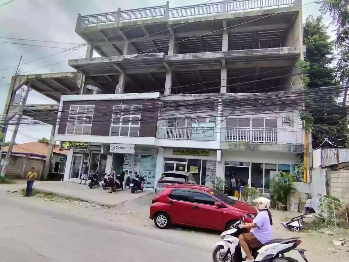 4-STOREY COMMERCIAL BUILDING FOR SALE WITH ROOFTOP