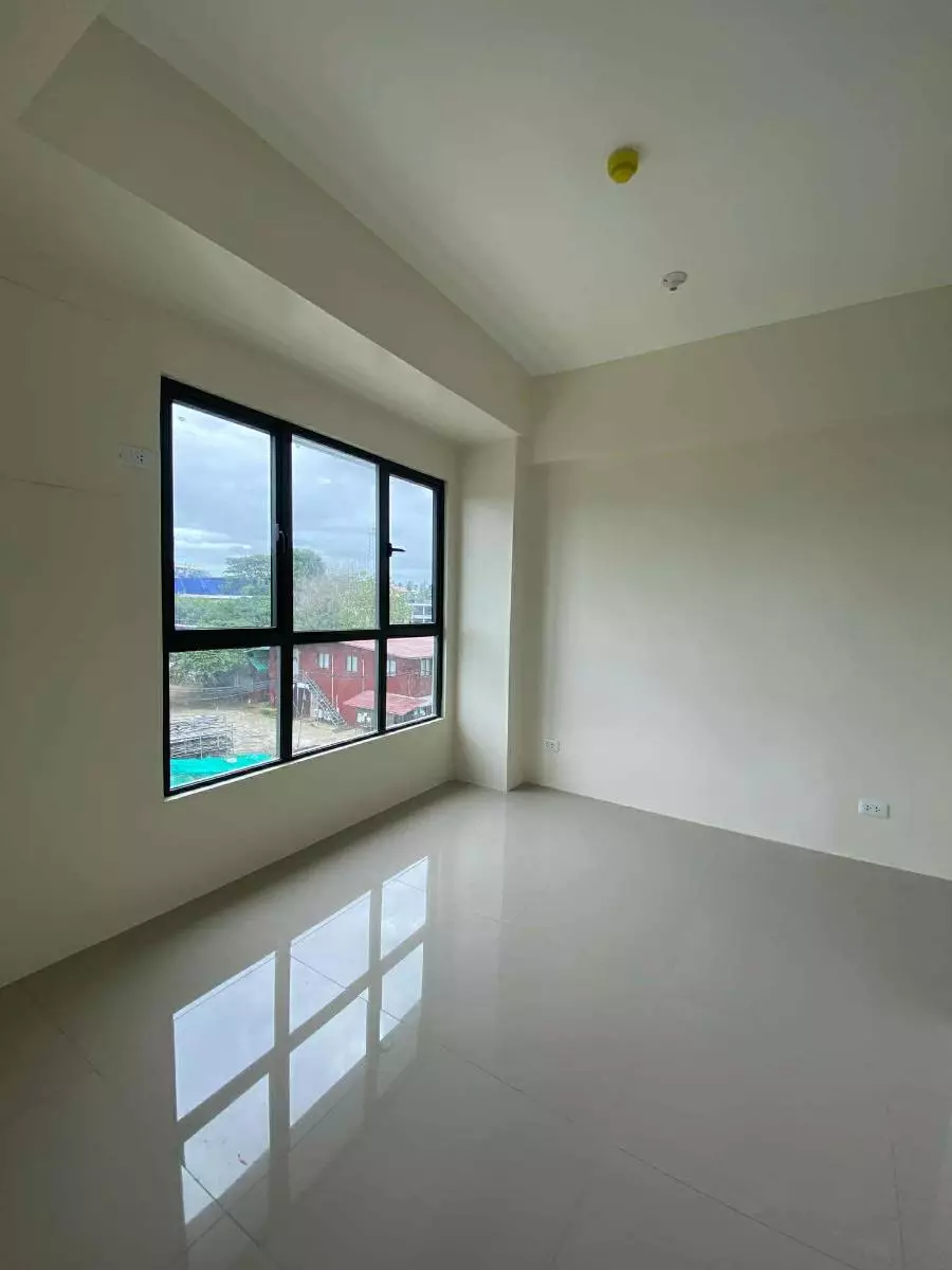 ASSUME CONDO IN CASAMIRA TOWERS DAVAO | NEAR LPU & DAVAO AIRPORT | WITH PARKING | HIGH FLOOR - photo 3