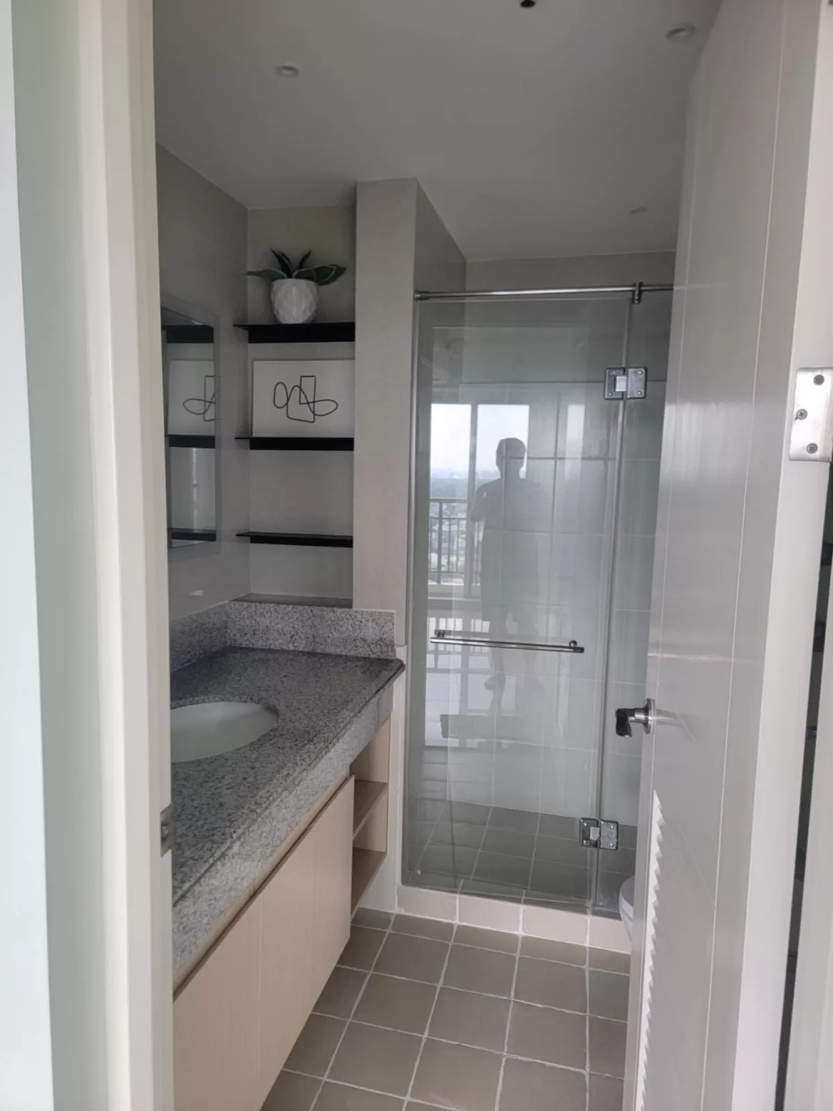 For Sale: 3 Bedrooms corner condo Unit in Mandaluyong — 3 Bedrooms in Mandaluyong City, Metro Manila, 1552 — Photo 6