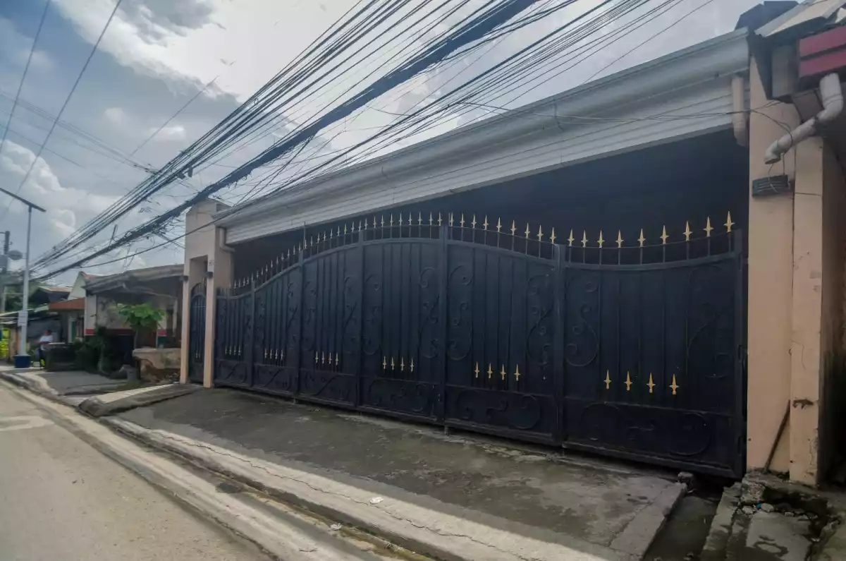 beautiful 5bedroom house — House and Lot in Tungkop, Minglanilla, Cebu — Photo 2