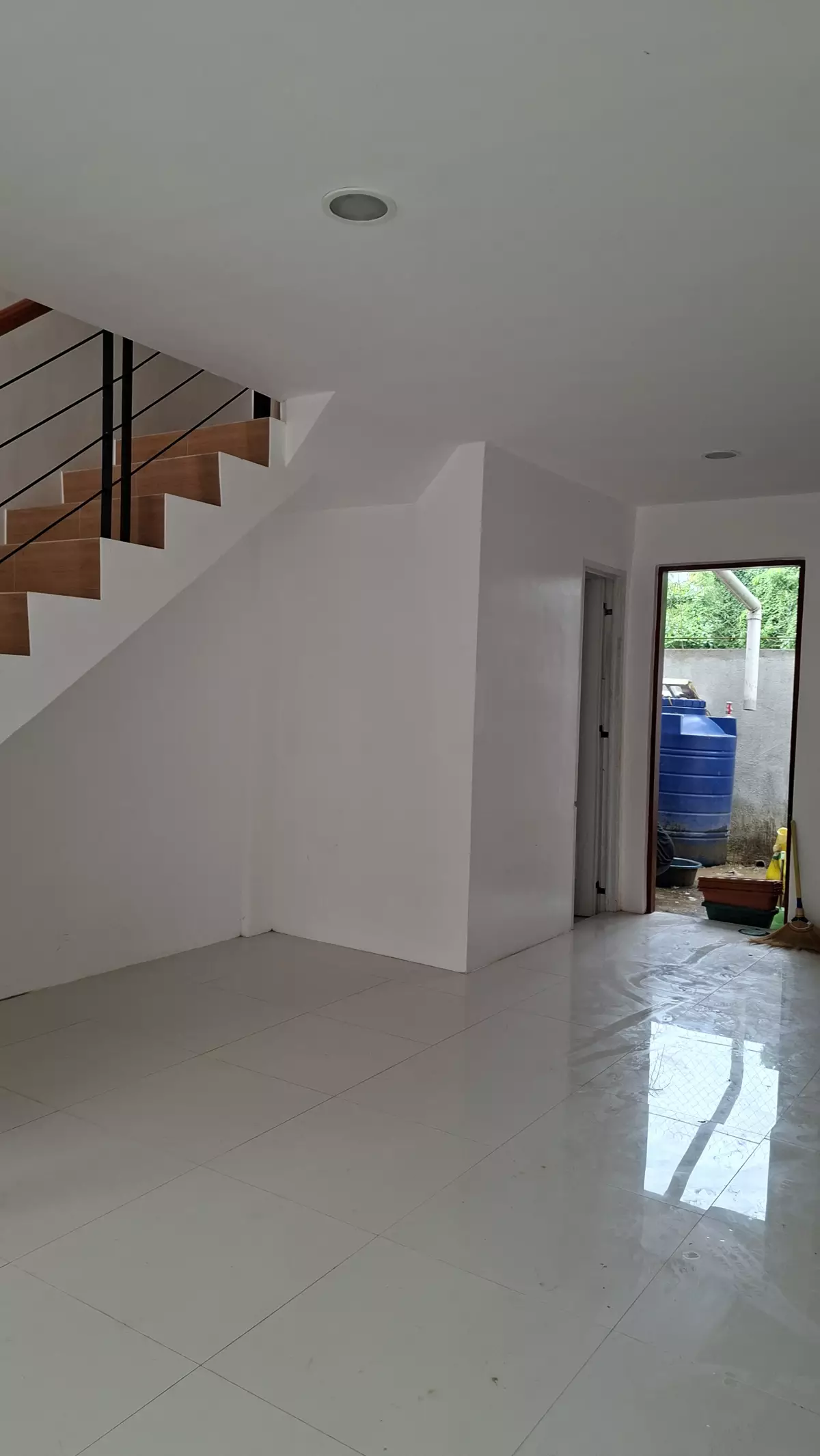 Rush Sale — Townhouse in Casuntingan, Mandaue City, Cebu — Photo 2