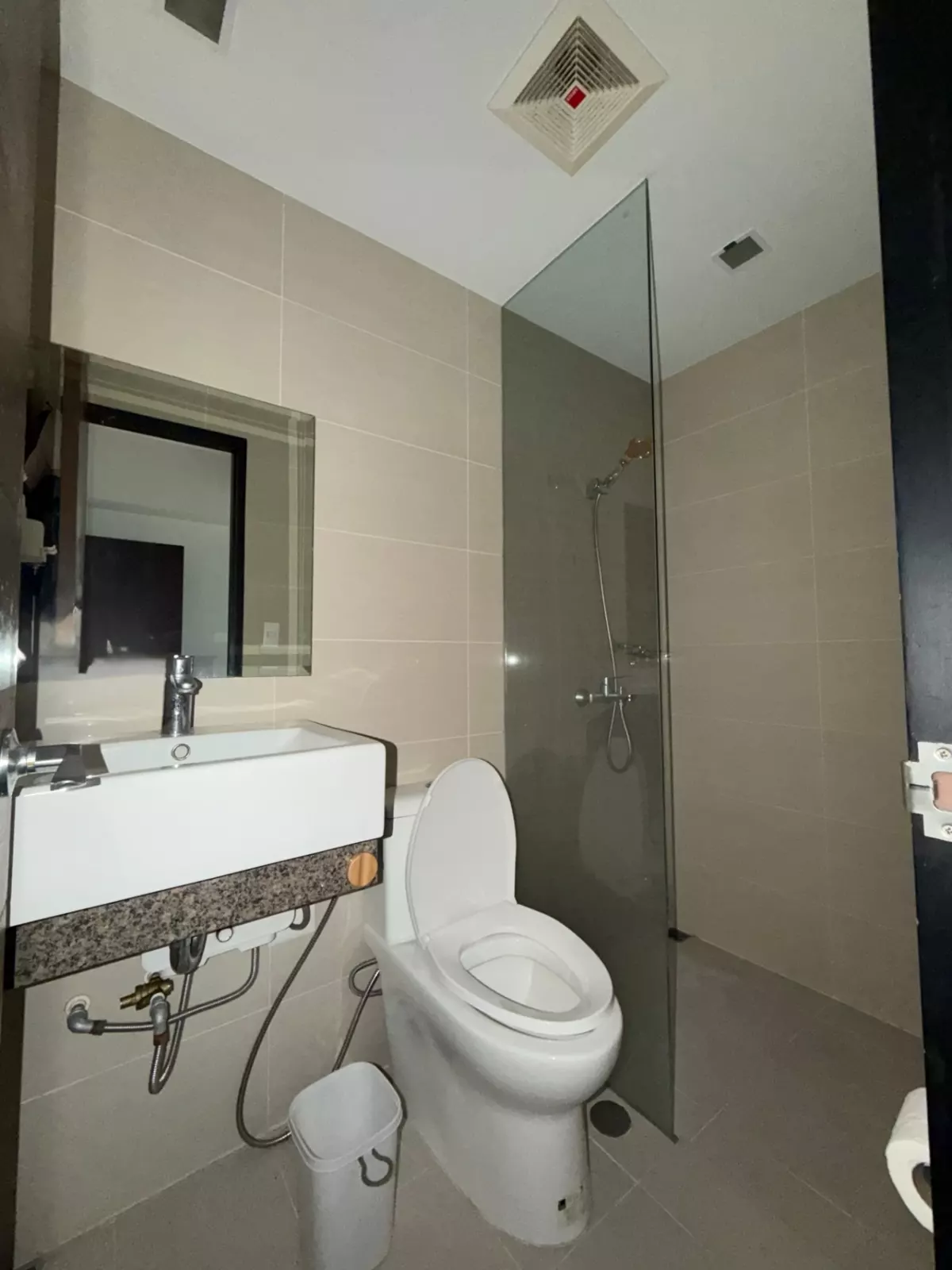 Open photo 11 of 17 — For Sale: The Ellis Makati 2BR Condo in Makati City