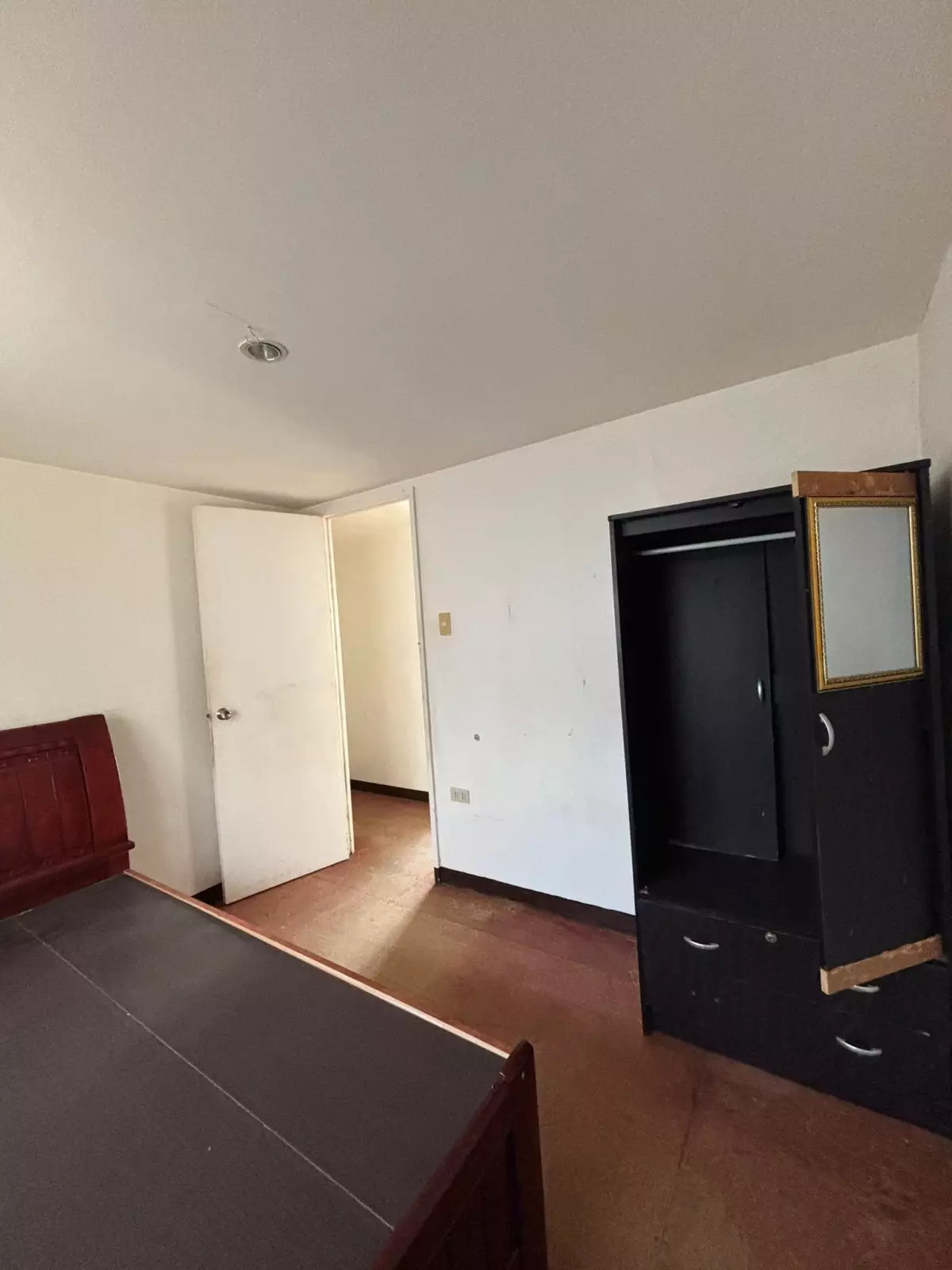 🏡 Affordable 3BR Townhouse for Sale in Cordova! Own this 2-storey townhouse in Summerville Subdivision for only ₱2M! With 3 bedrooms, own parking, separate laundry area, and a clean title, it's the perfect starter home or investment. — Townhouse in Ibabao Rd, Cordova, Lalawigan ng Cebu — Photo 7