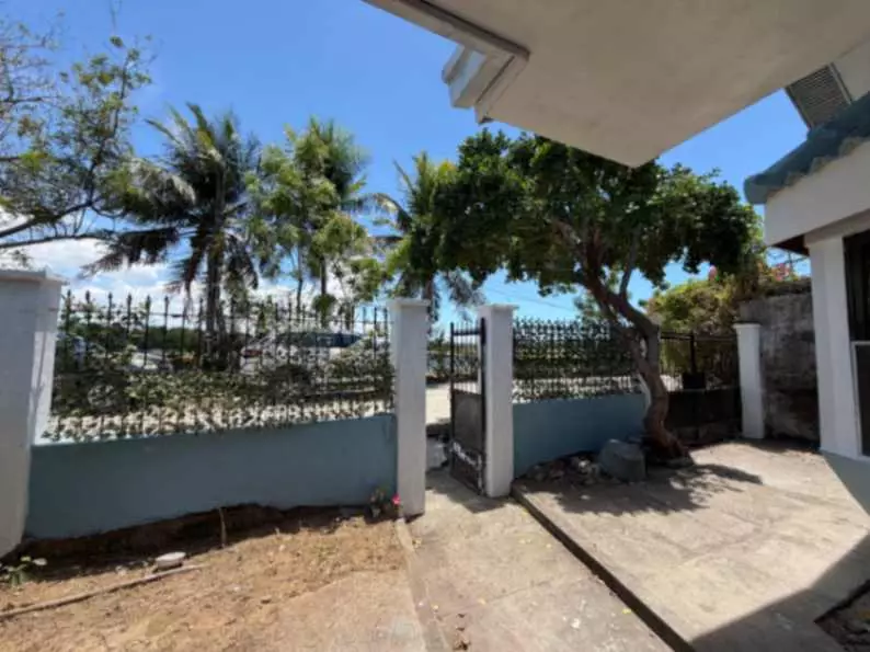 BUNGALOW HOUSE FOR RENT-ILOILO CITY-NEAR SUNSET BOULEVARD- 3BEDROOMS - photo 2