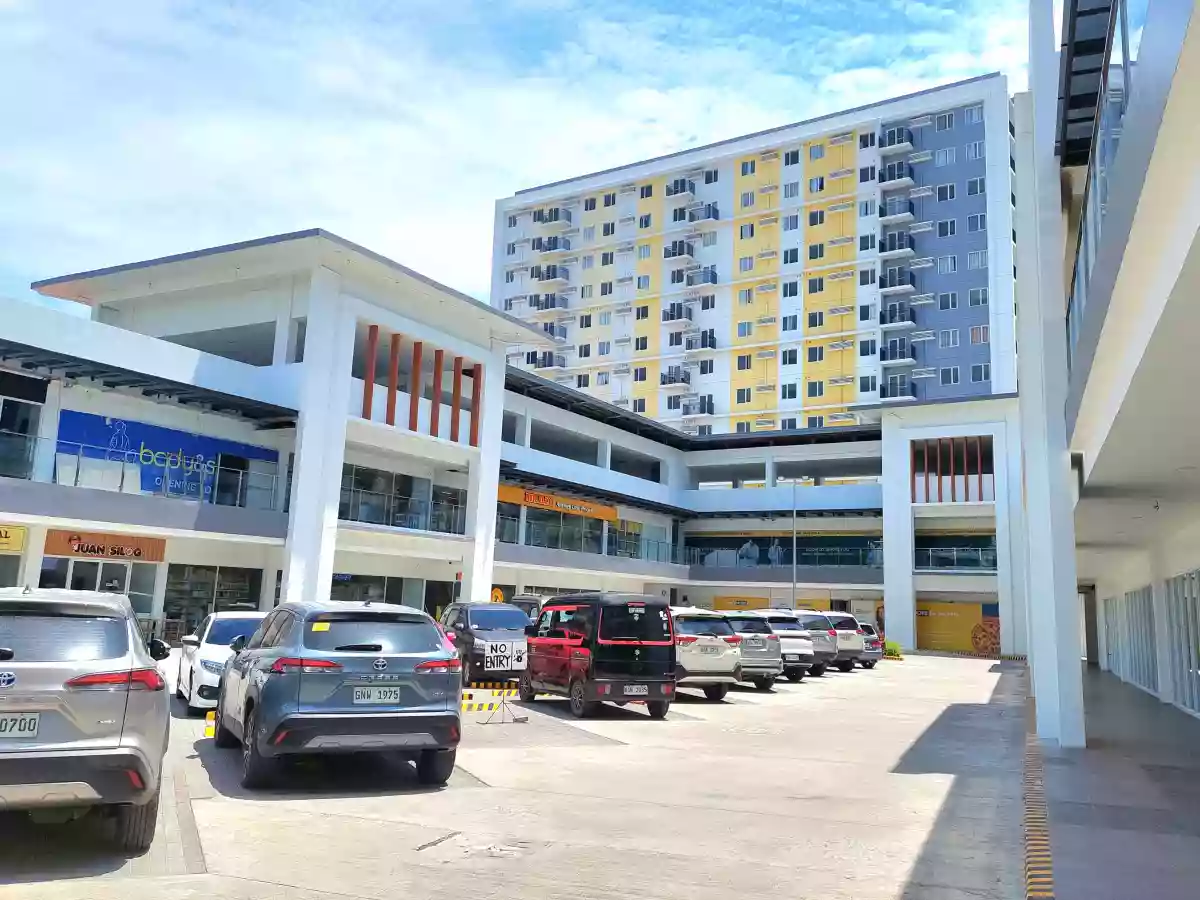 Open photo 18 of 18 — Cozy & Stylish Fully Furnished Studio with Smart TV & 100mbps Wi-Fi Ready