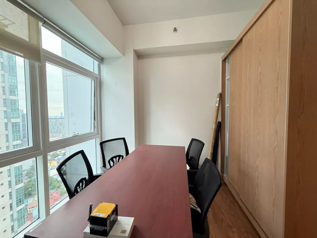 Open photo 11 of 15 — FOR SALE: Madison Parkwest 3BR Condo in Fort Bonifacio, Taguig