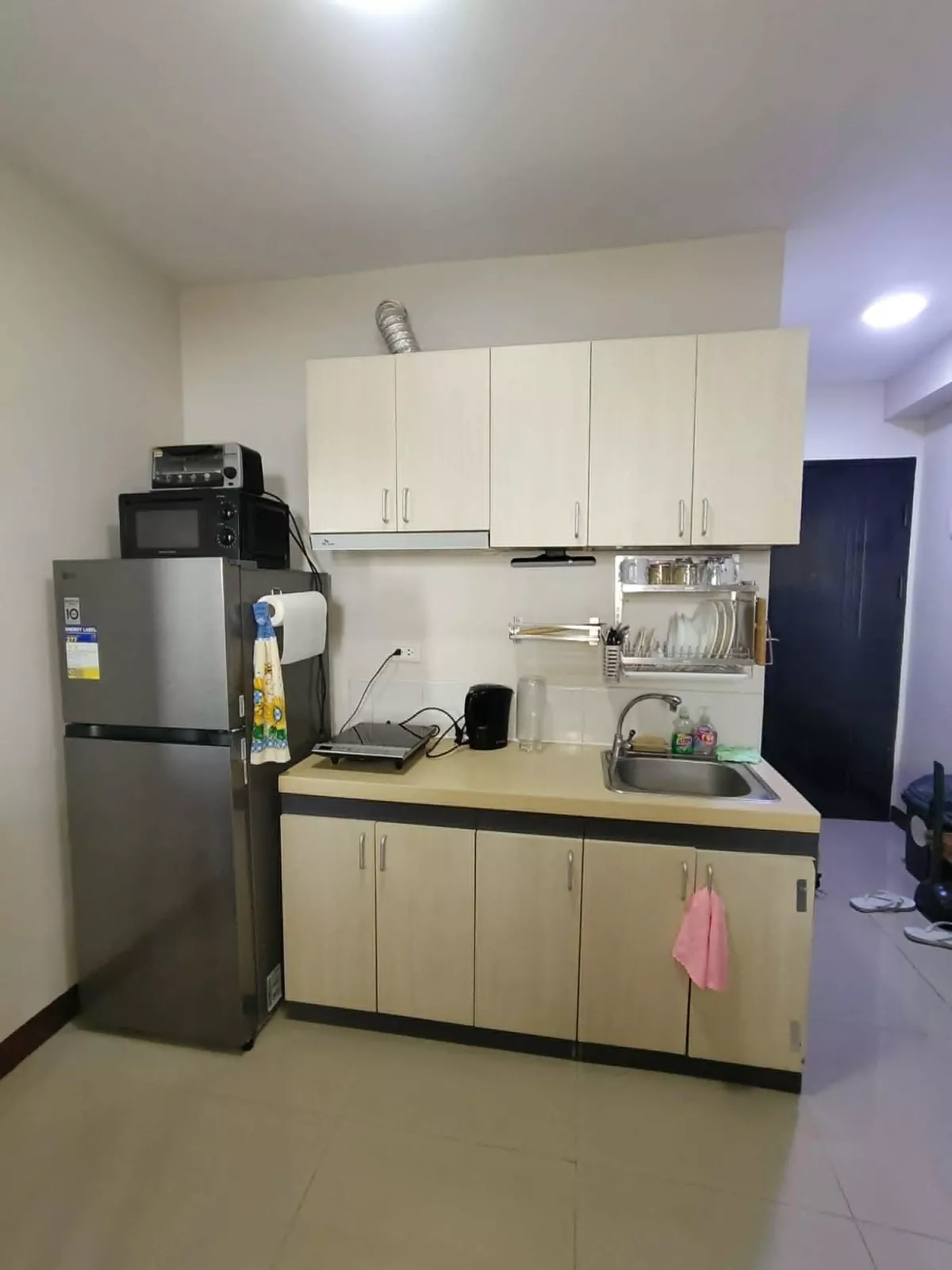 For Rent fully furnished studio unit, cozy and clean at Saekyung Condominium Looc Lapu-Lapu City — Studio in Looc, Lapu-lapu City, Cebu — Photo 2