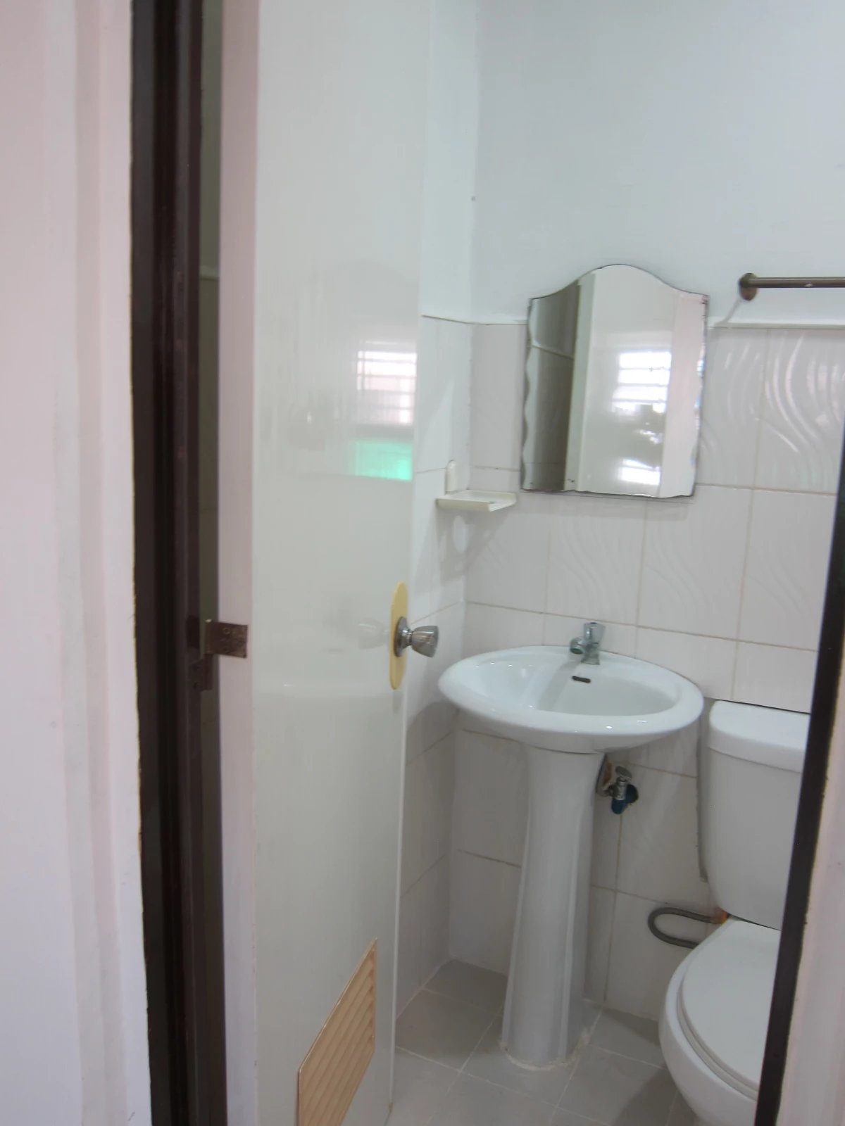 FOR SALE 2BR Townhouse Near Lapu-lapu City — 1 Parking, Aircon — Townhouse in Lapu-lapu City, Cebu, 6015 — Photo 5
