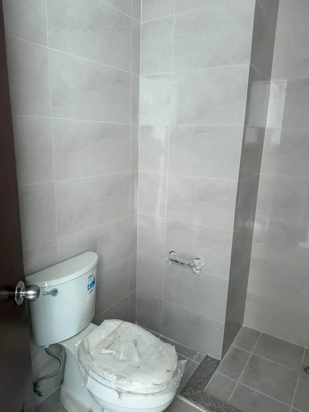 FOR ASSUME STUDIO UNIT IN MIVELA GARDEN RESIDENCES — Studio in Cebu City, Cebu, 6000 — Photo 4