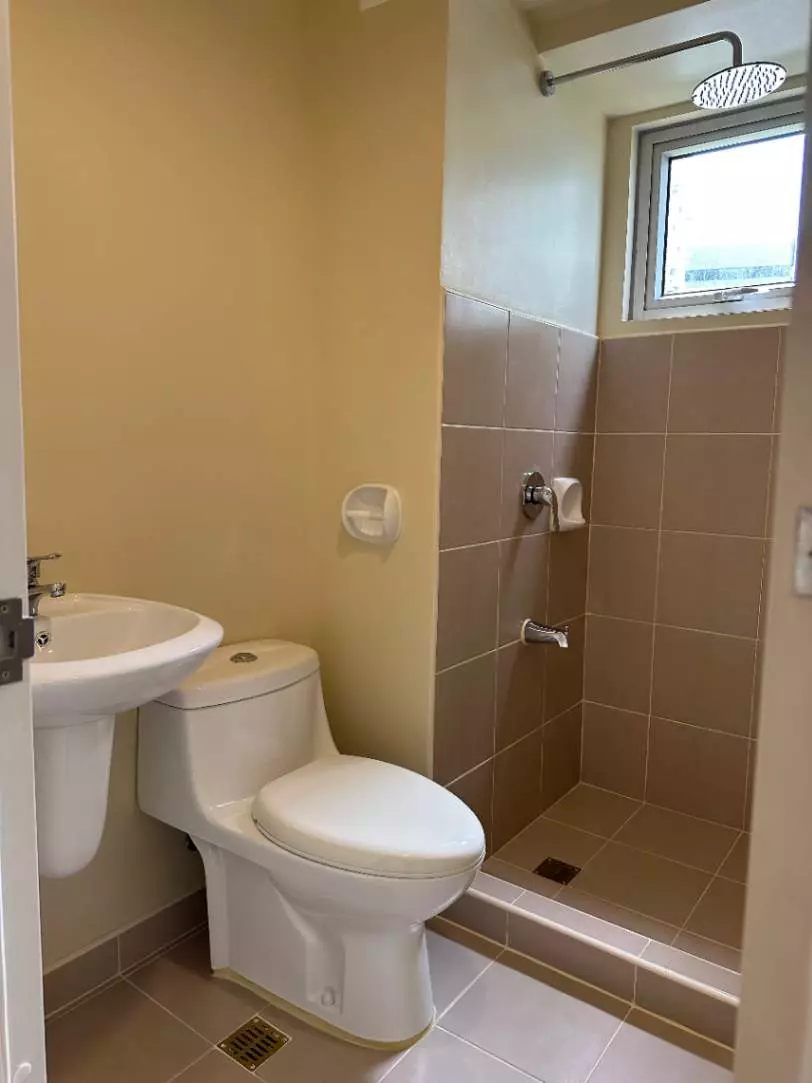 For Sale: 2BR Condo in Avida Towers Riala, Cebu IT Park – Corner Unit with Parking - photo 4