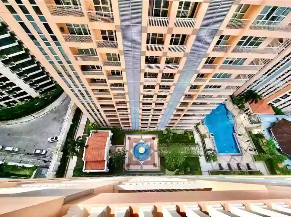 For Sale: 1BR Condo in Fort Bonifacio, Taguig City — 40.3 sqm — 1 Bedroom in Fort Bonifacio, Taguig City, Metro Manila — Photo 3