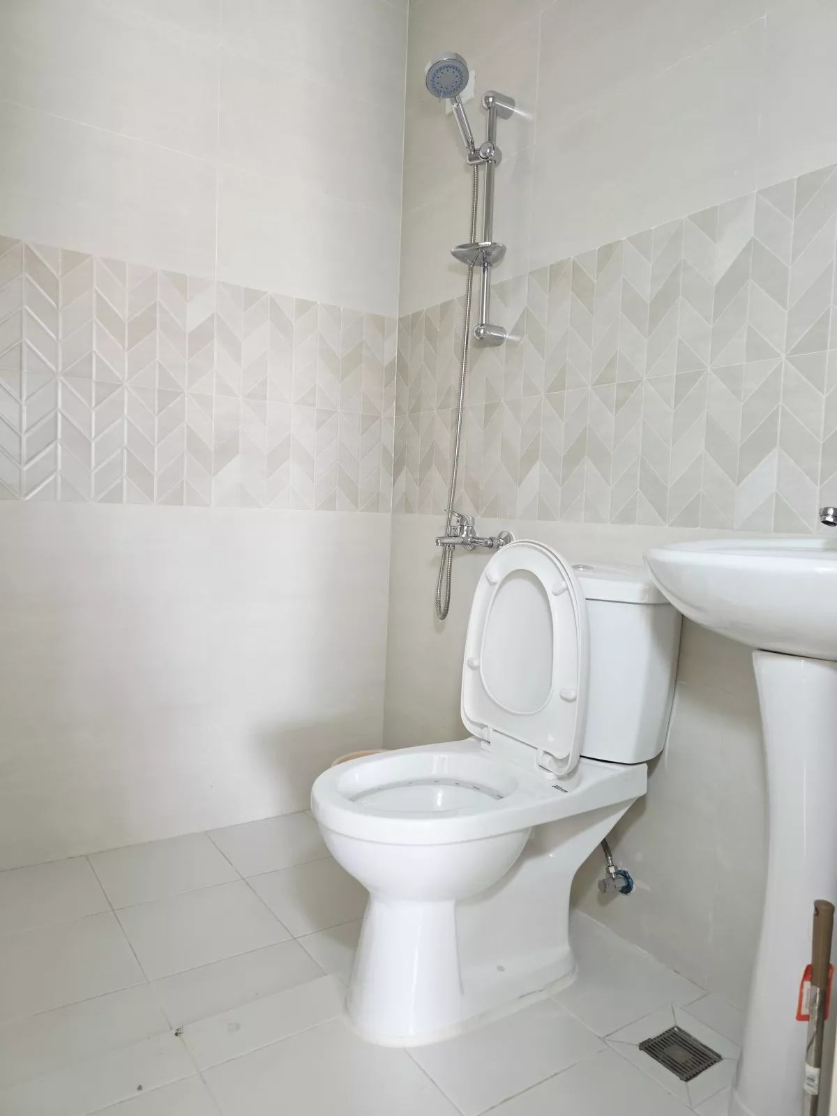 Open photo 26 of 30 — For sale Regular duplex in Minglanilla Highlands, Cebu