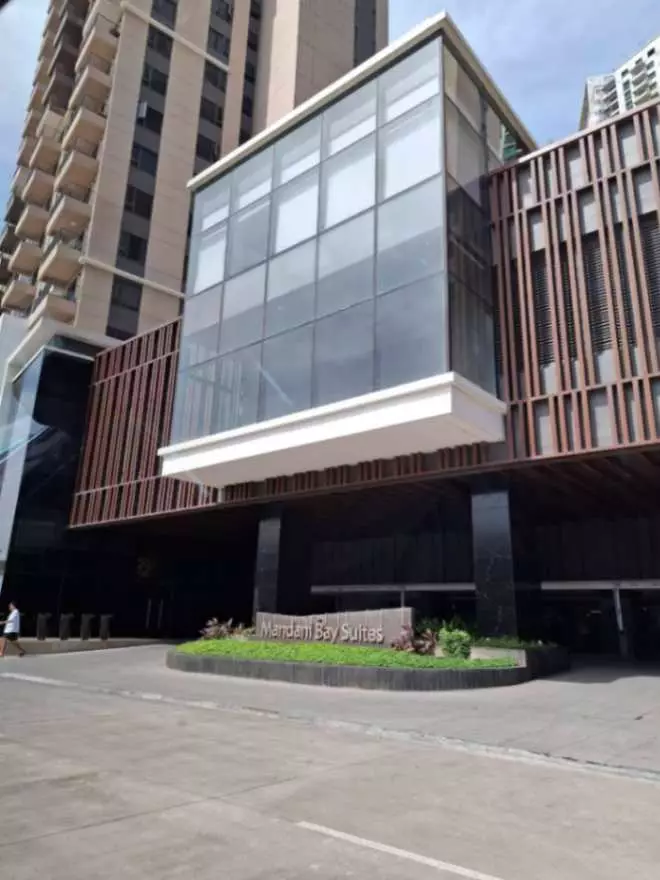 FOR SALE : 3BR and Parking Condo in Mandani Bay Suites Tower 1, Mandaue City – Pool View - photo 2