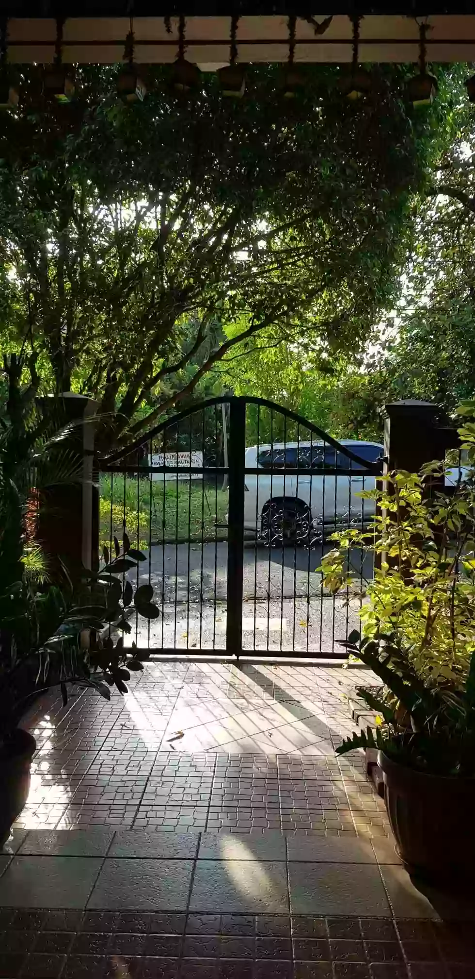 Alabang Hills House for Sale Investment Opportunity — House and Lot in Alabang, Muntinlupa City, Metro Manila — Photo 4