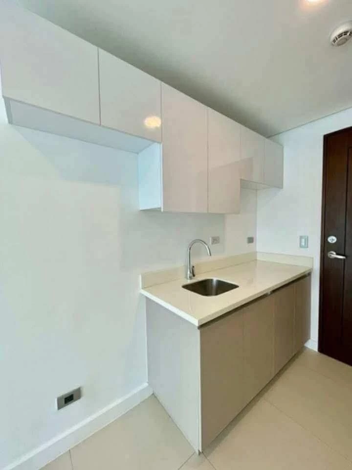 38 PARK STUDIO UNIT WITH PARKING FOR ASSUME — Studio in Lahug, Lahug — Photo 3