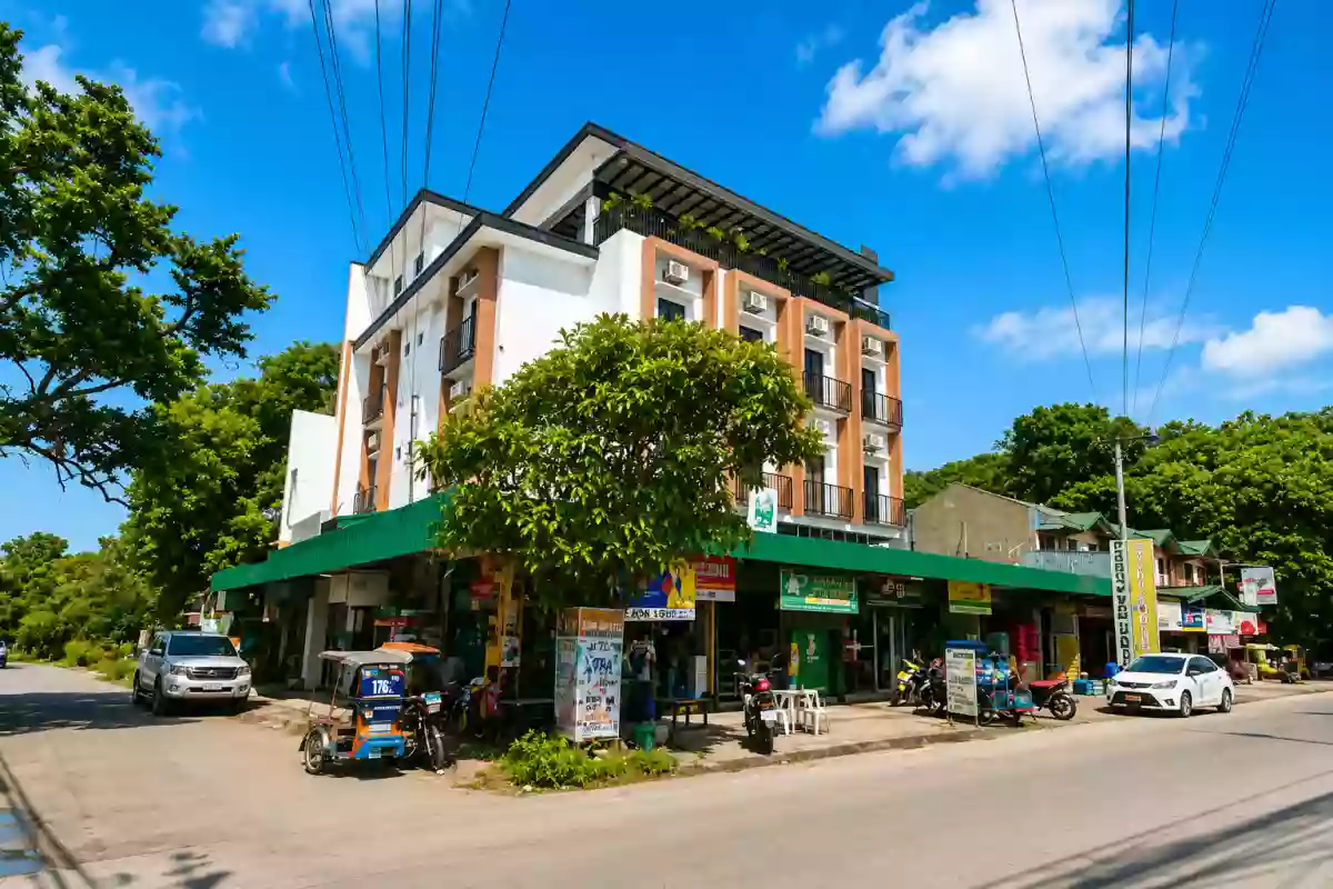 Income-Generating Apartment & Commercial Building for Sale in Bacolod City — Hotel in Bacolod City, Negros Occidental, 6100 — Photo 2