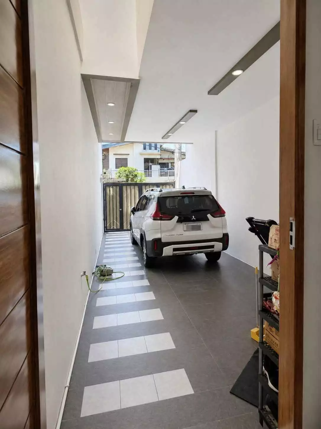 Open photo 13 of 22 — 3BR Pre-Owned 2-Storey End Unit Townhouse for Sale near Visayas Ave., Brgy. Culiat, Quezon City