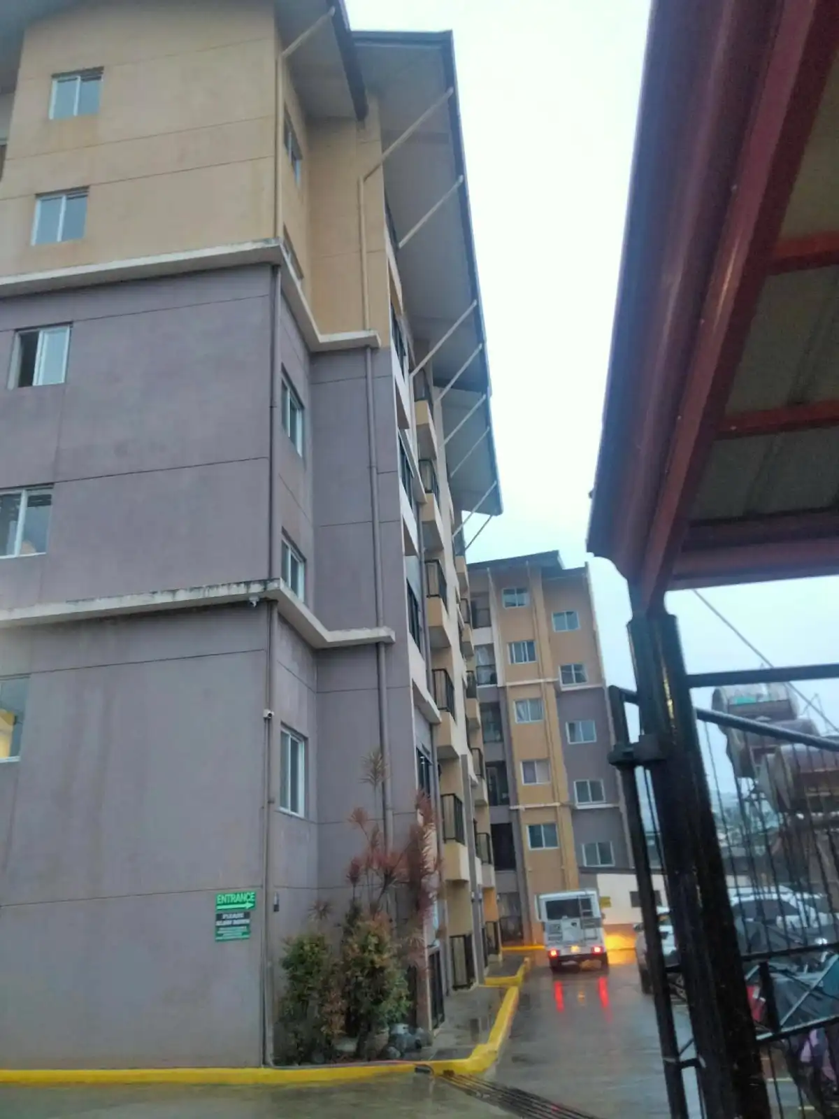 Open photo 23 of 37 — For Sale: Central Apartment 1BR w/ balcony Condo in Trancoville, Baguio City — Fully Furnished