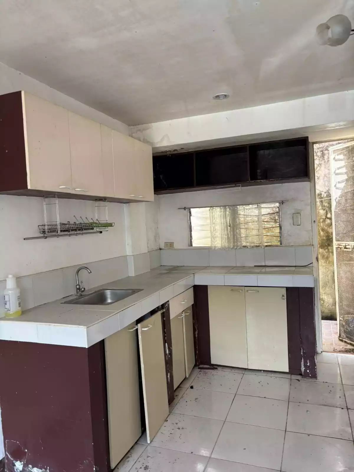 Open photo 15 of 18 — 🏡 Affordable 3BR Townhouse for Sale in Cordova! Own this 2-storey townhouse in Summerville Subdivision for only ₱2M! With 3 bedrooms, own parking, separate laundry area, and a clean title, it's the perfect starter home or investment.