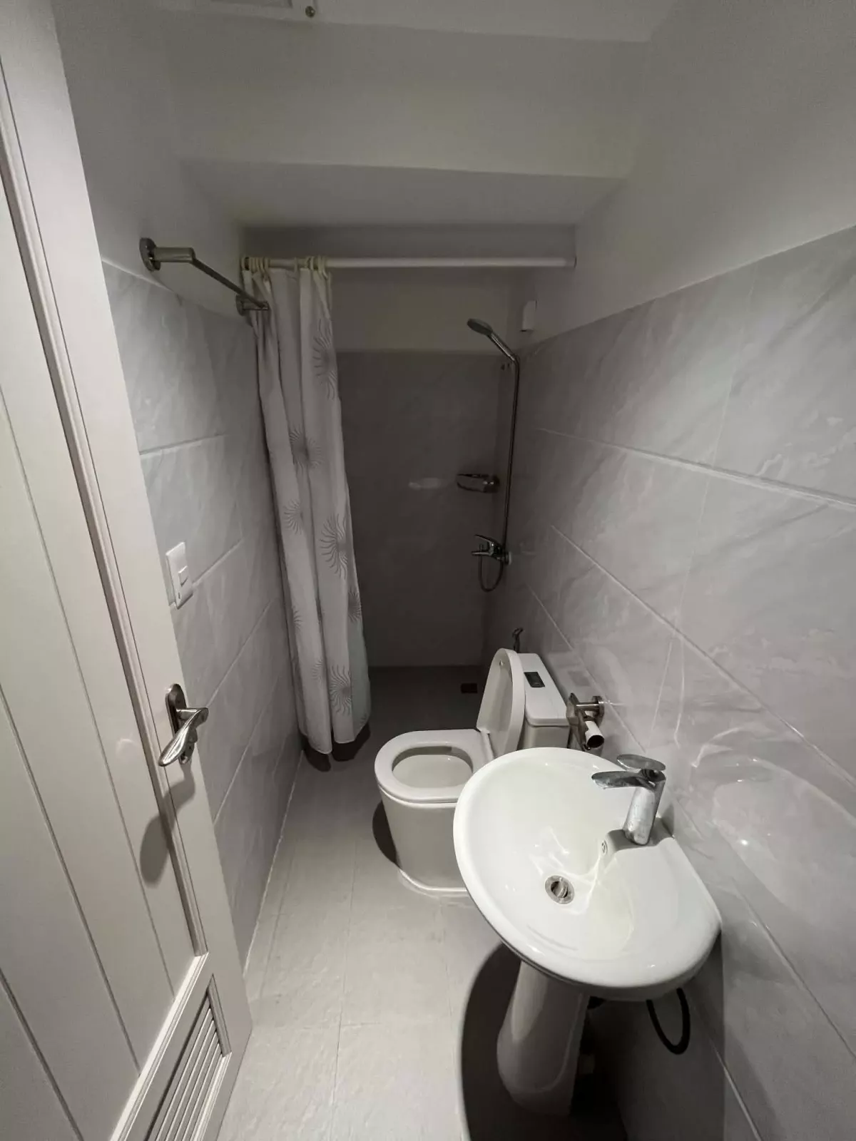 Open photo 12 of 15 — Fully Furnished Studio Unit for Rent in ARC Towers Cebu