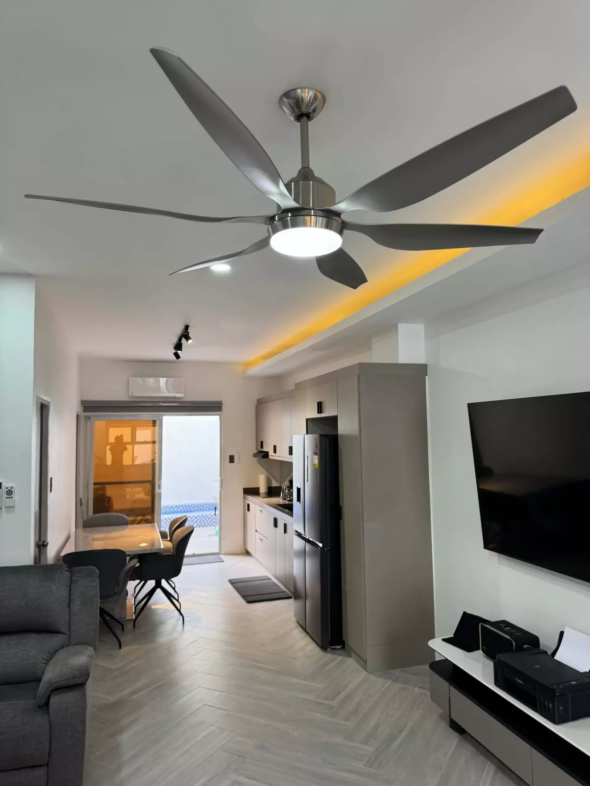 MODERN LUXURY TOWNHOUSE IN LAHUG — Townhouse in Lahug, Cebu City, Cebu — Photo 2