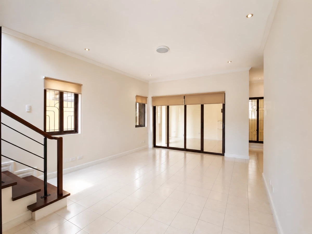 Rush Sale — House and Lot in Banawa, Cebu City, Cebu — Photo 2