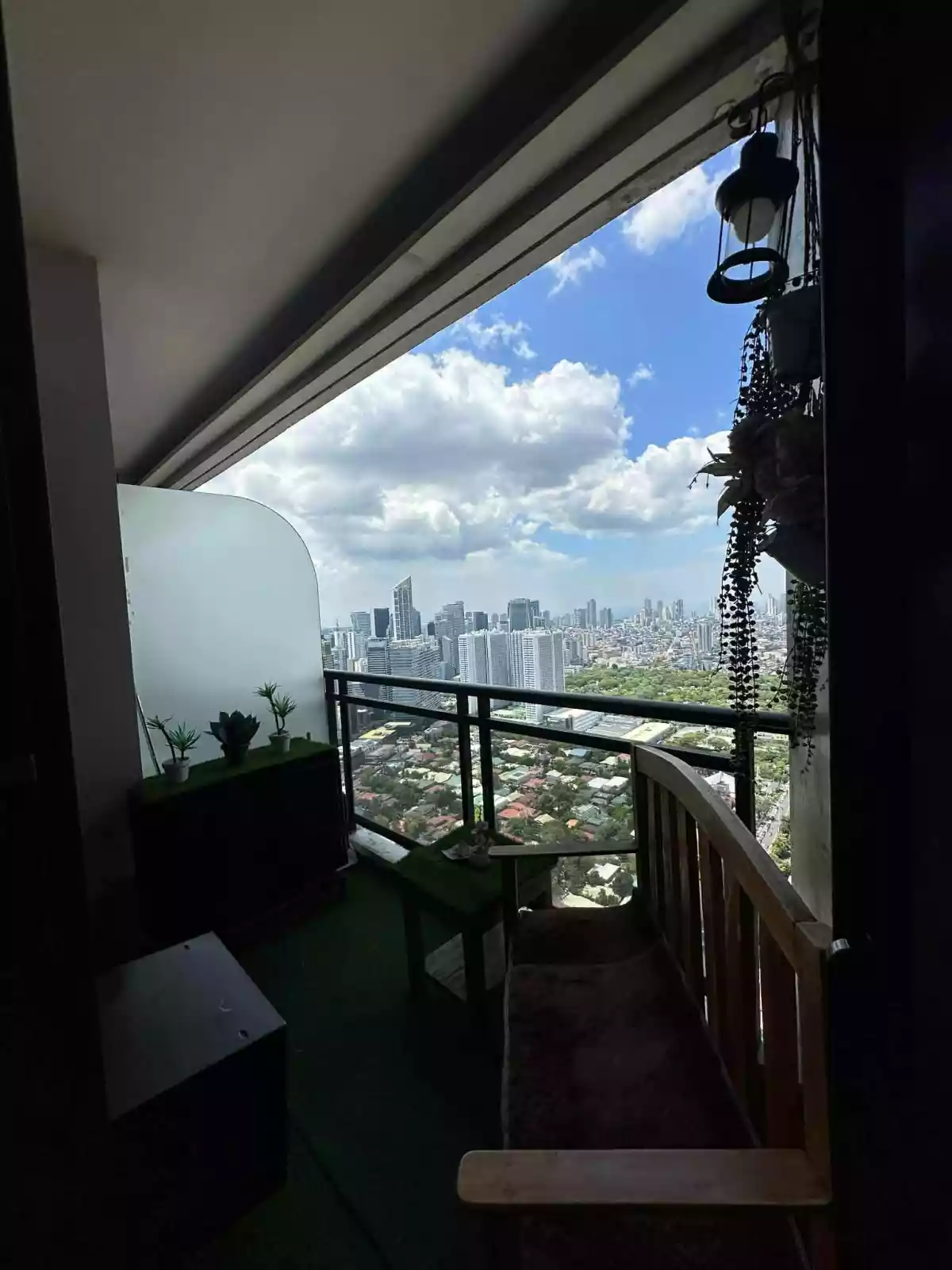 Open photo 12 of 14 — Gramercy Residences 1BR Condo for Sale in Poblacion, Makati City