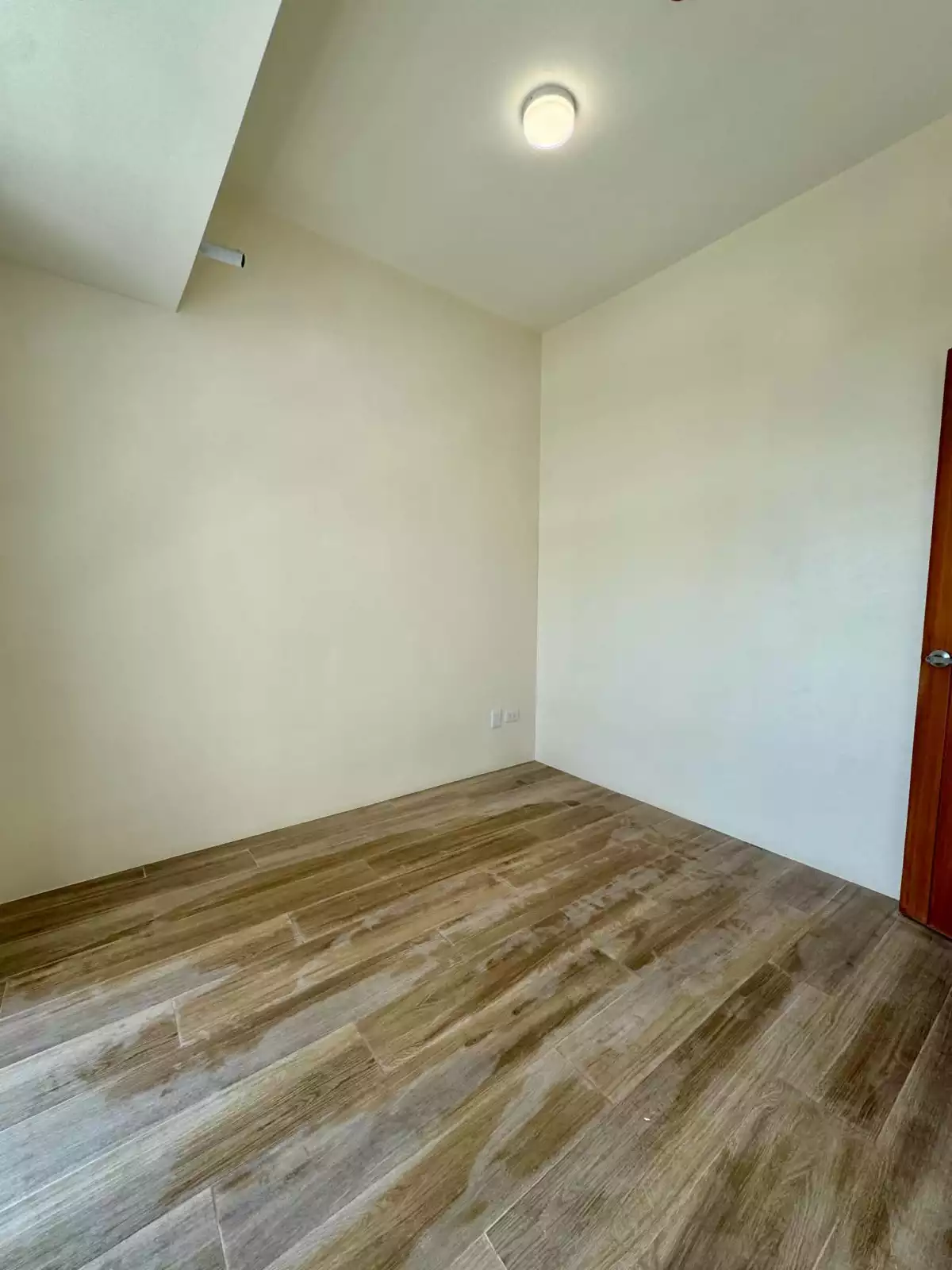 For Assume: 1BR Condo in Costa Mira Beachtown Mactan in Subabasbas, Lapu-lapu City — 40.5 sqm — 1 Bedroom in Subabasbas, Lapu-lapu City, Cebu — Photo 4