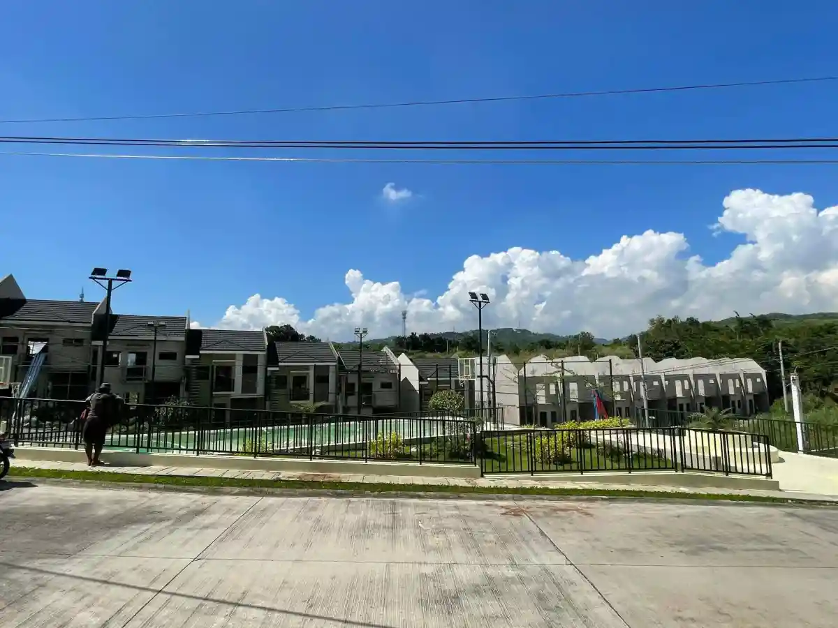 Open photo 11 of 16 — RUSH SALE: 4BR House and Lot in Tubod, Minglanilla — 114 sqm