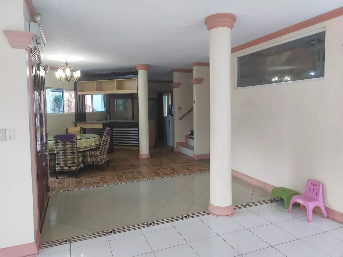 Open photo 11 of 17 — For Sale: 5BR House and Lot in Pagsabungan, Mandaue City — 308 sqm