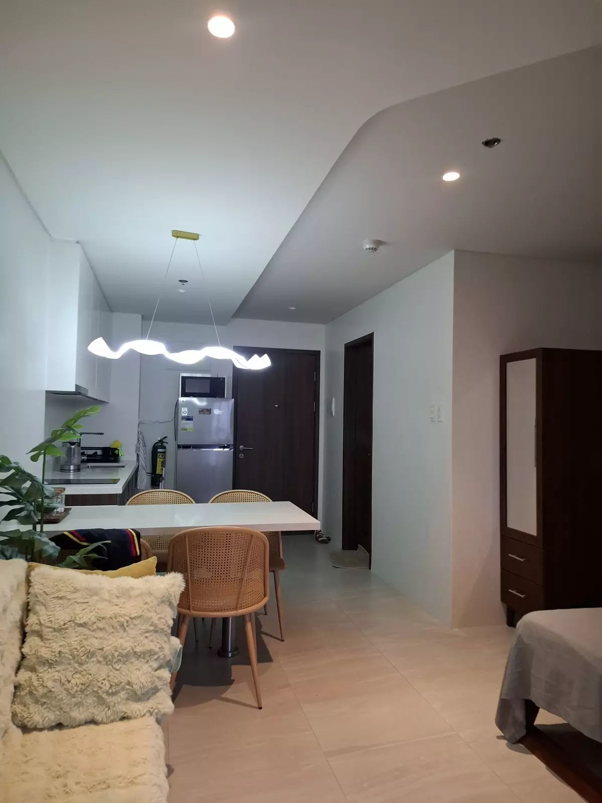 LAPULAPU CONDO FOR RENT WITH BALCONY — Studio in Maribago, Mactan Island, Lapu-lapu — Photo 7