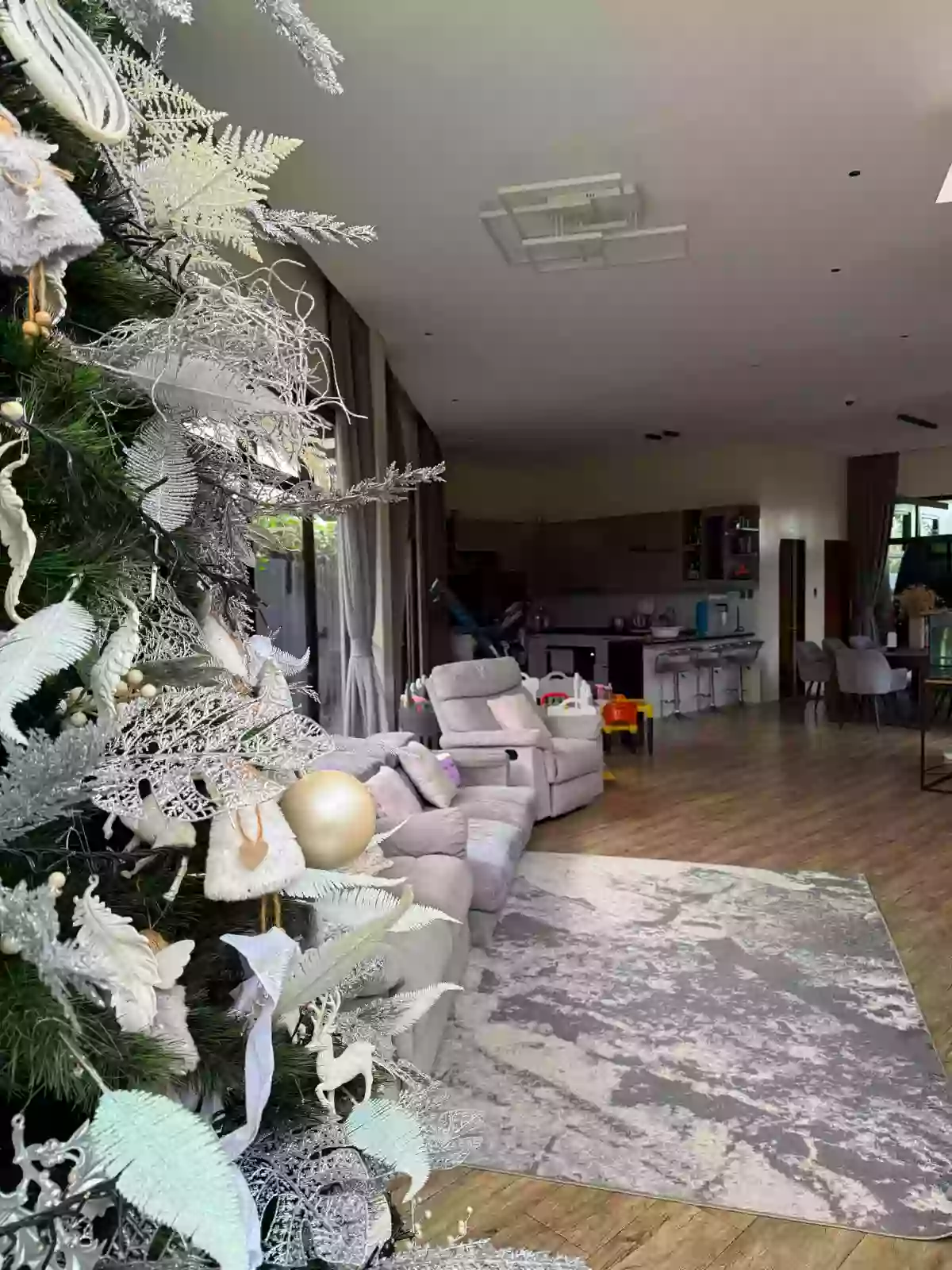 Open photo 17 of 19 — For Sale 5BR House and Lot in Marigondon, Lapu-lapu City — 300 sqm