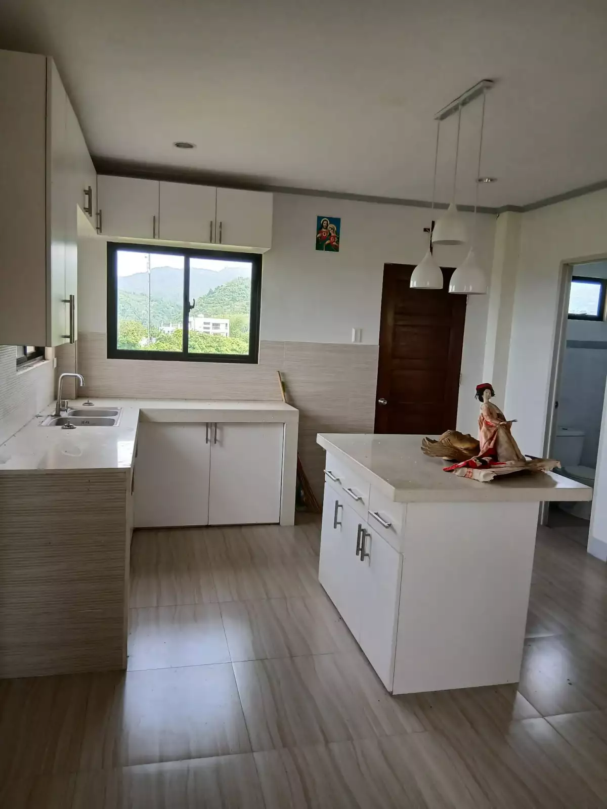 House and Lot for Sale in Minglanilla inside Subdivision with Sea & Mountain Views — House and Lot in Minglanilla, Cebu, 6046 — Photo 4