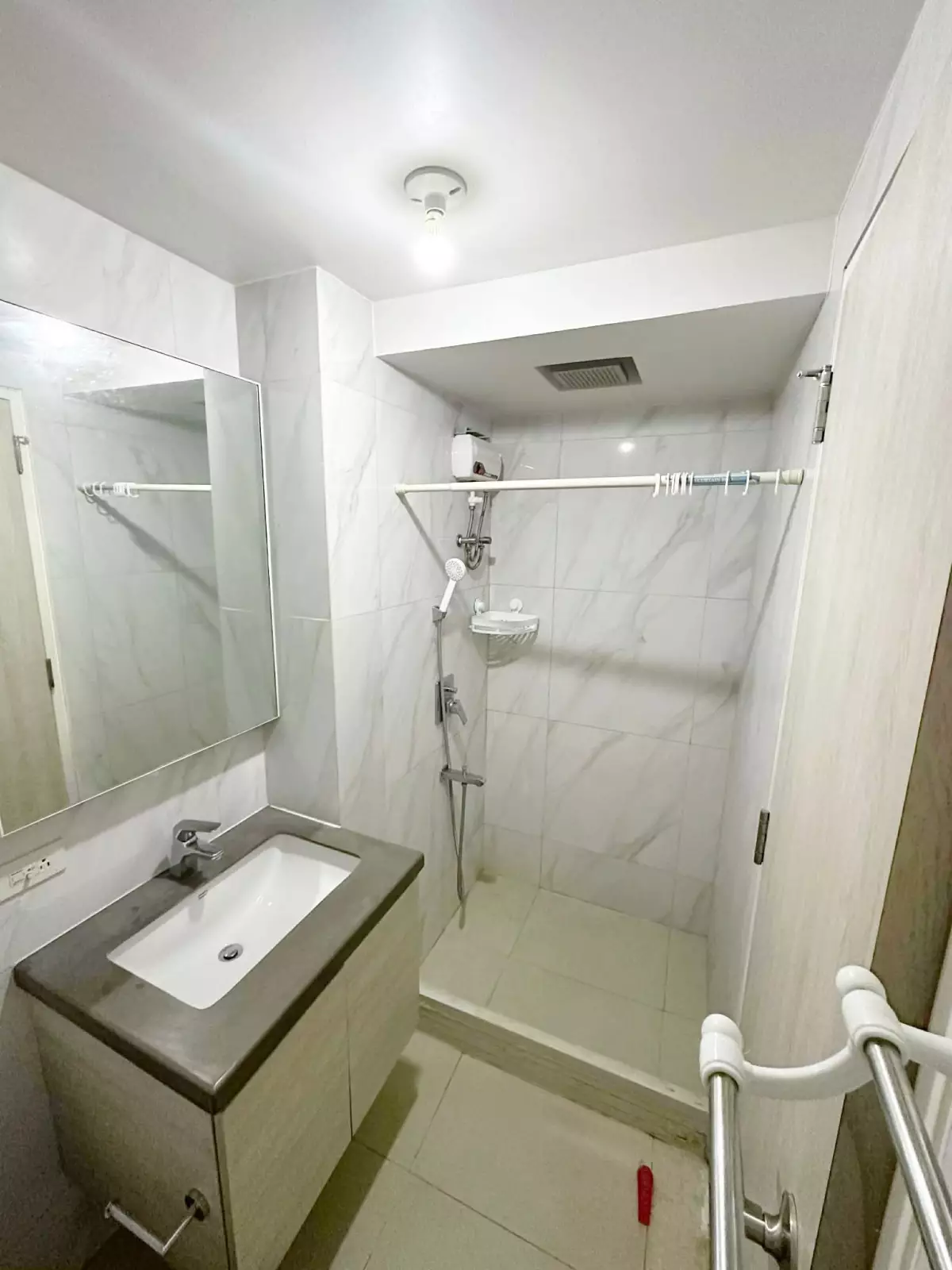 For Sale: Studio Unit at Mandani Bay — Studio in Centro, Mandaue City, Cebu — Photo 5