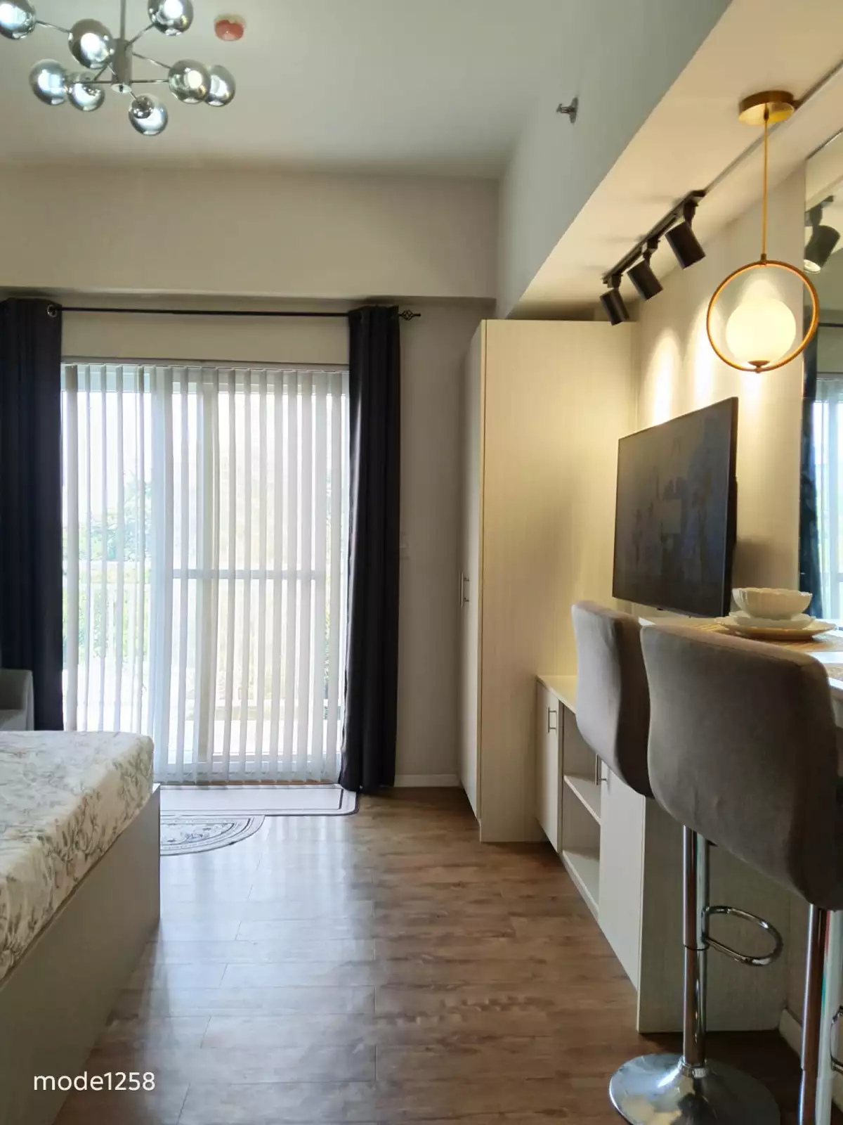 For Rent: Studio Condo Near Mactan-Cebu International Airport, Lapu-lapu City — Balcony — Studio in Pusok, Lapu-lapu City, Cebu — Photo 4