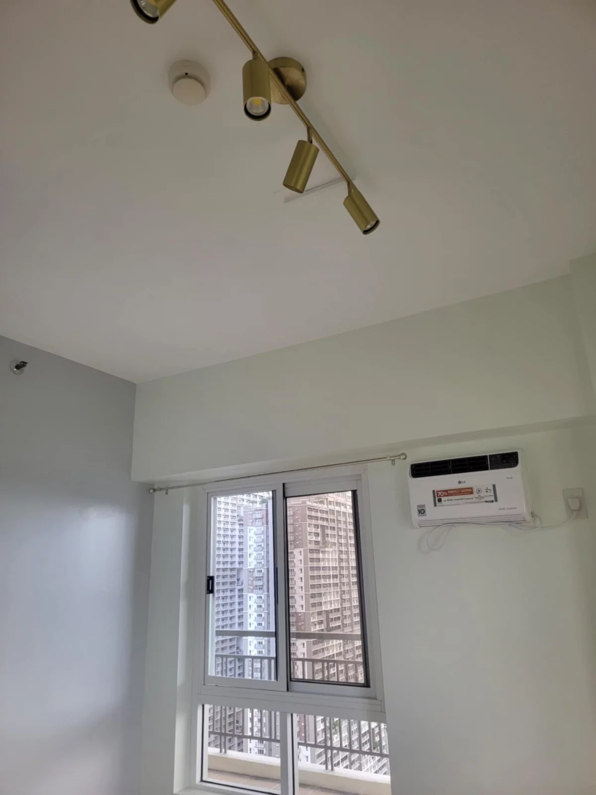 For Sale: 3 Bedrooms corner condo Unit in Mandaluyong — 3 Bedrooms in Mandaluyong City, Metro Manila, 1552 — Photo 5